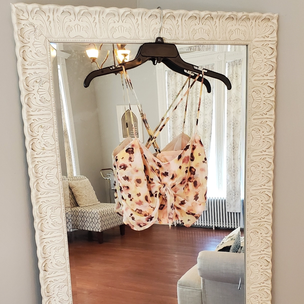 Donating soon*Gianni Bini DESIGNER Floral Crop Top